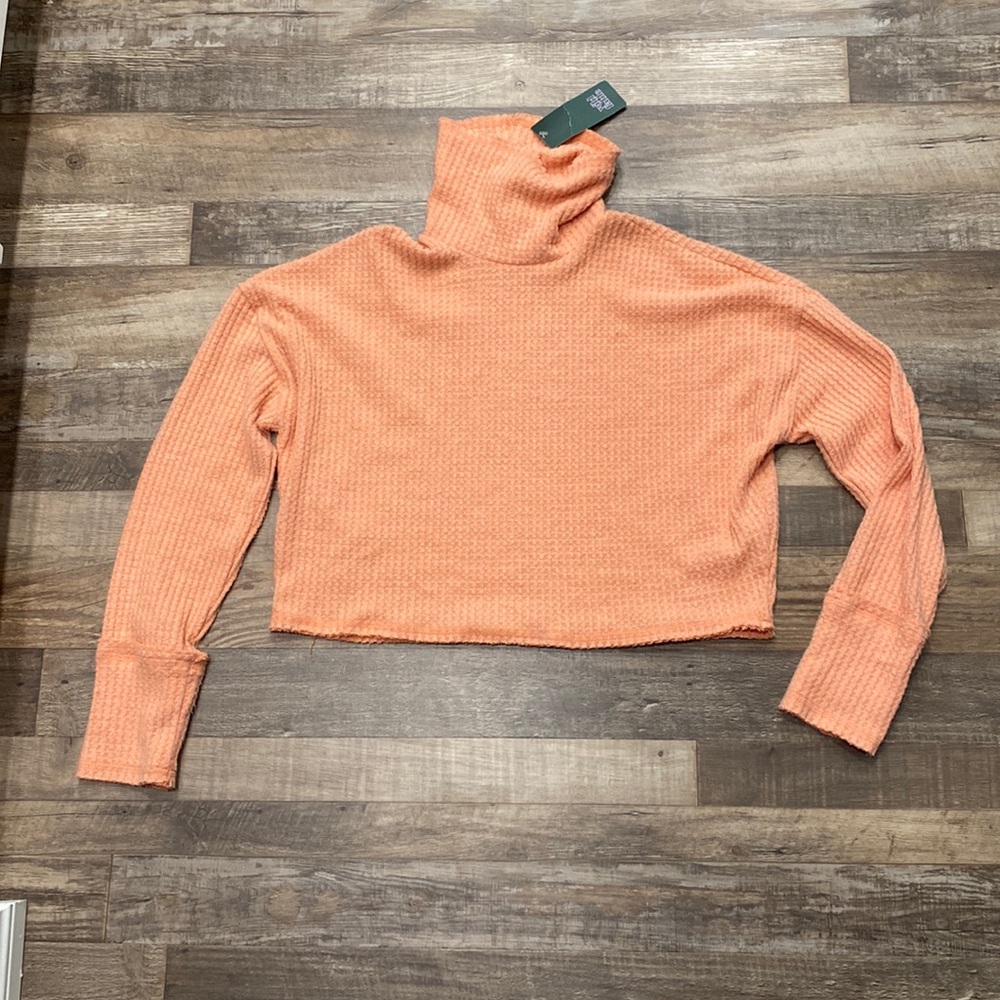 NWT • Wild fable • peach colored waffle knit Cropped turtleneck